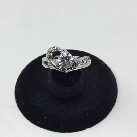 1 ct. CZ Heart Setting Fashion Ring (H15) - Picture 1 of 5
